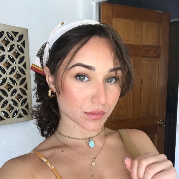 Meet your Posher, Eldina - Picture 1 of 1